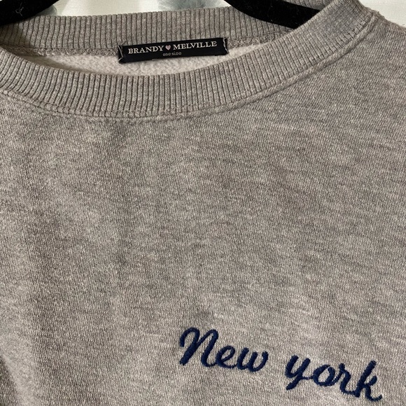 EXCLUSIVE Brandy Melville Cropped Crewneck - Picture 2 of 2